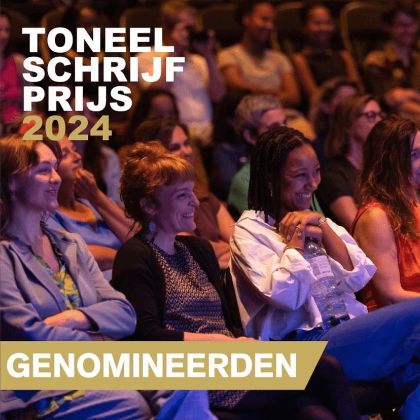 Lachende mensen in publiek, logo toneelschrijfprijs 2024 en woord 'genomineerden'